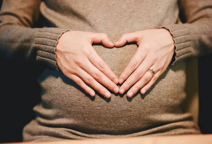 В Минздраве посоветовали планировать беременность через 28 дней после прививки от COVID-19