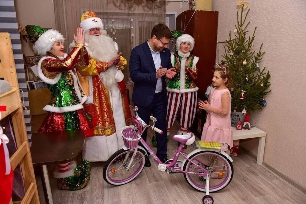 Мэр Белгорода исполнил мечту 7-летней девочки, отправившей письмо на «Елку желаний»