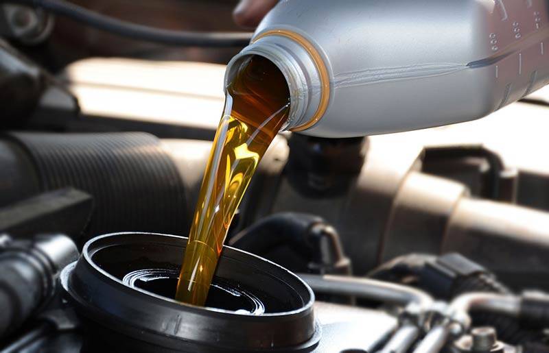 Водіям назвали основні причини великої витрати оливи в двигуні