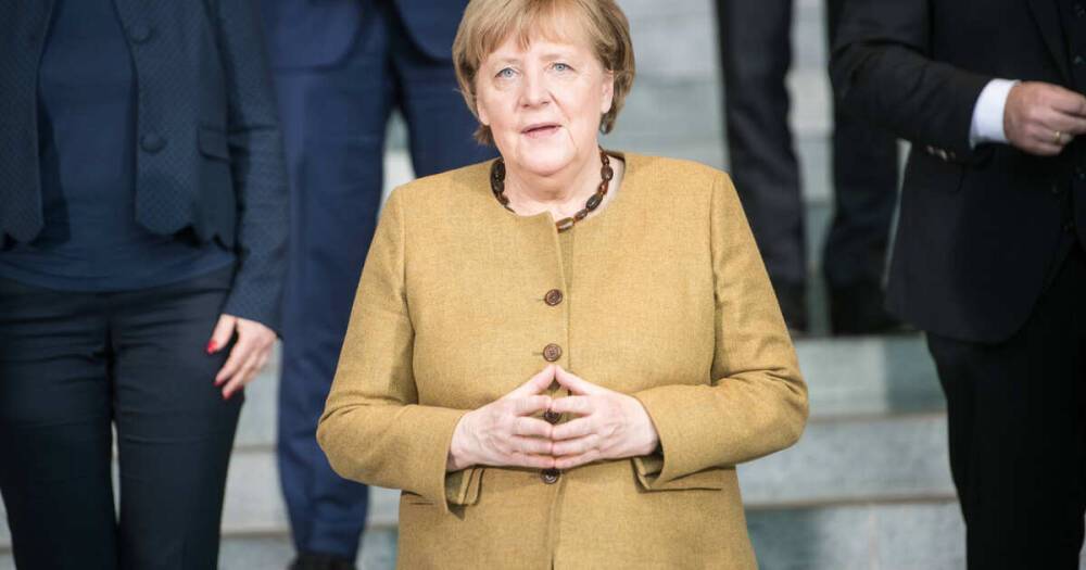 Меркель запретила непривитым немцам ходить в магазины и бары