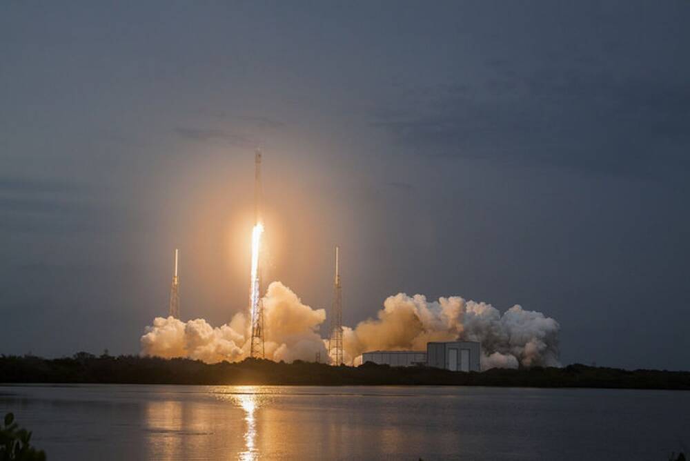 Ракета SpaceX стартовала на орбиту с интернет-спутниками Starlink
