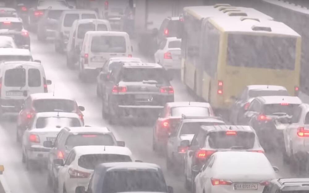 На дорогах опасно: Укравтодор обратился к водителям из-за сильного ухудшения погоды