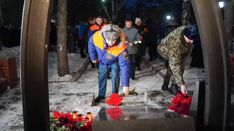 Жители Кузбасса почтили память погибших на шахте «Листвяжная»