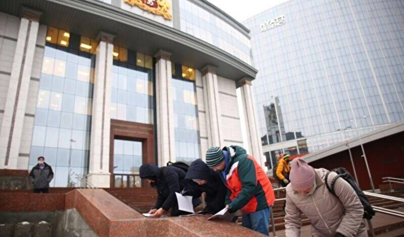 Противники QR-кодов примут участие в заседаниях парламента Свердловской области