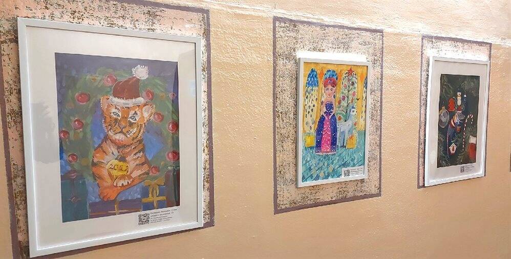 В ульяновской гимназии открылась выставка рисунков воспитанников детской школы искусств № 7