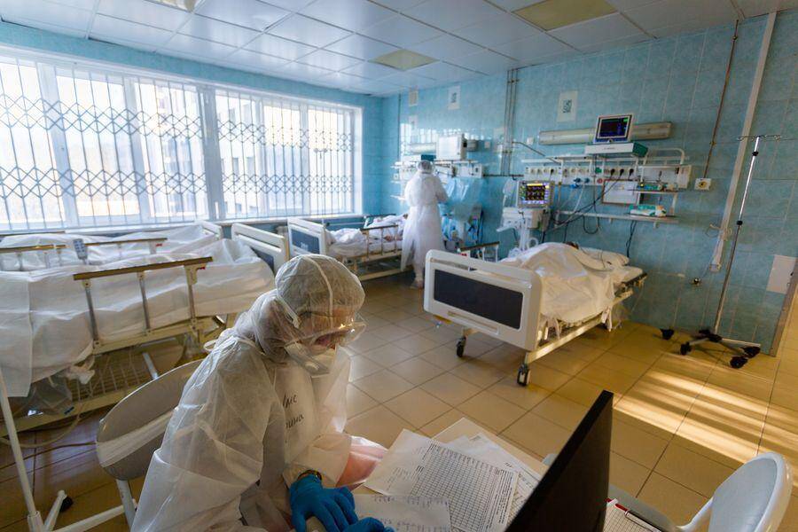 В Новосибирской области 55 тяжёлых больных COVID-19 подключили к ИВЛ