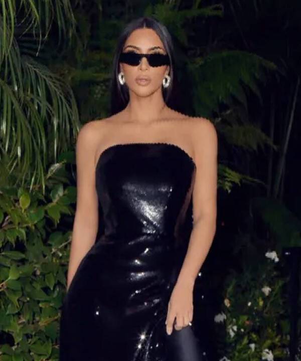 Королева ночи: Ким Кардашьян в черном тотал-луке Balenciaga