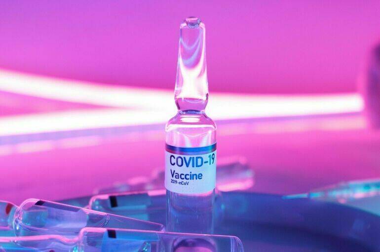 Минздрав не исключил введение бустерной дозы от COVID-19 для лиц со слабым иммунитетом