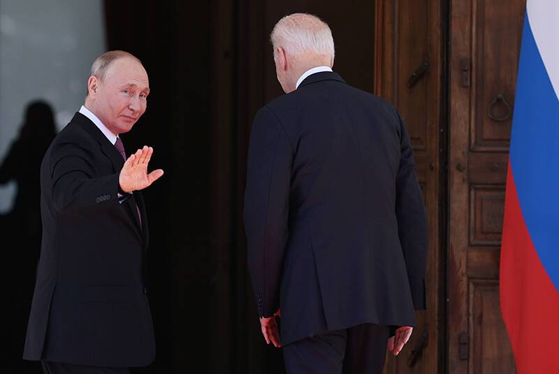 Песков раскрыл подробности переговоров Путина и Байдена