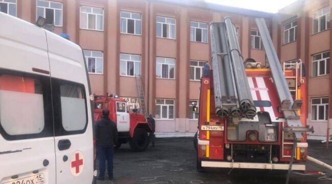 510 детей эвакуировали из горящей школы во Владикавказе — видео