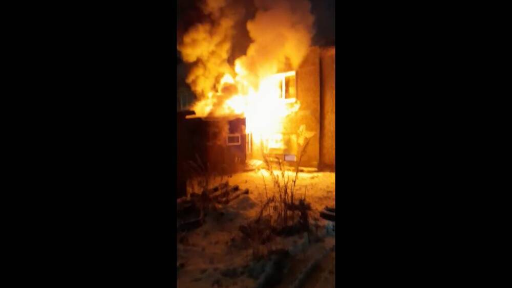 Жильцы сгоревшего дома в Луговом остались без крыши над головой