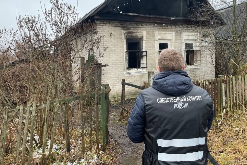Причины гибели на пожаре двух жителей Брянска выяснят следователи