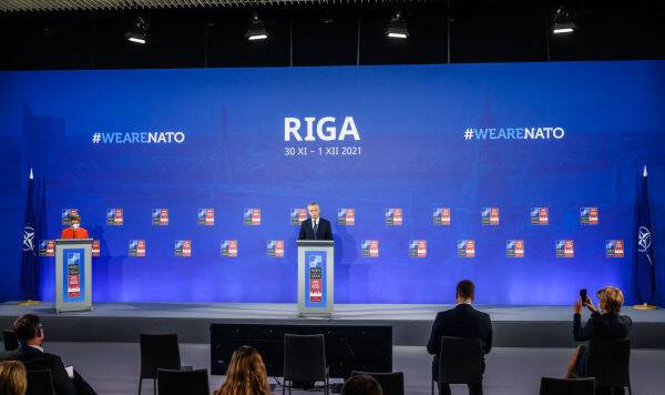 Проучить нельзя договориться: страны НАТО запутались в своем отношении к России