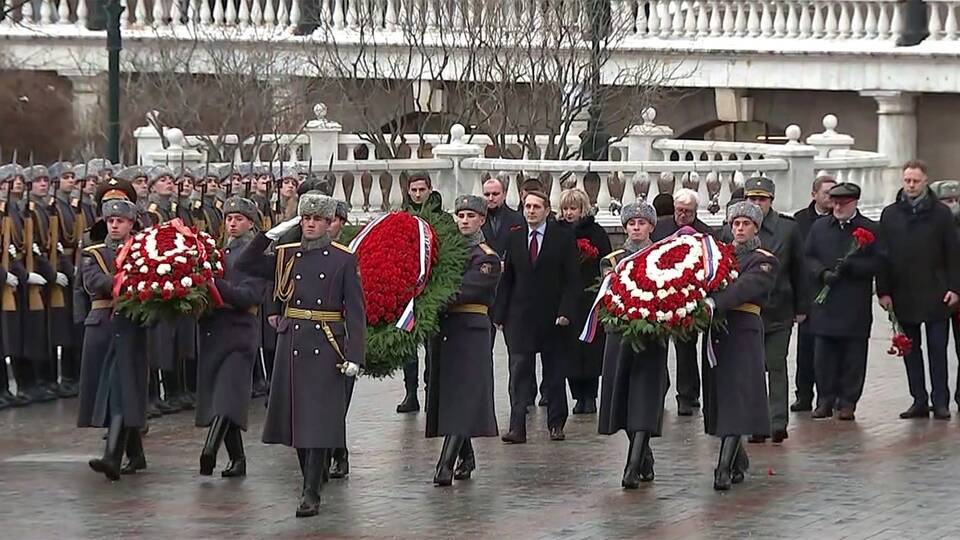 В День неизвестного солдата у кремлевской стены возложили цветы в память о погибших воинах