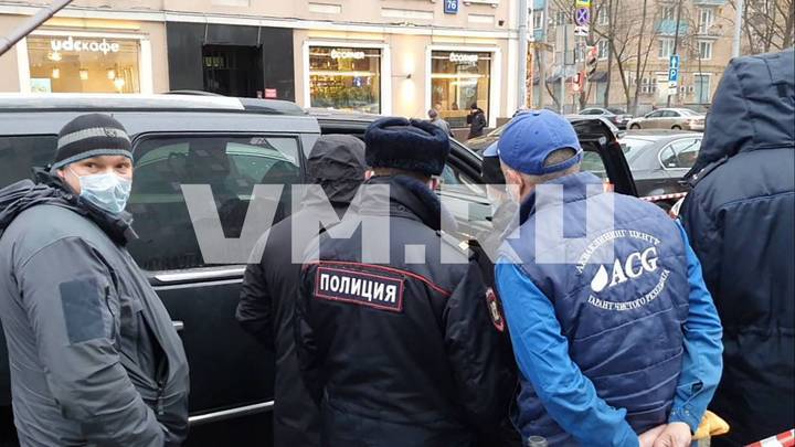 Появилось видео с водителем Cadillac, стрелявшим в таксиста в центре Москвы