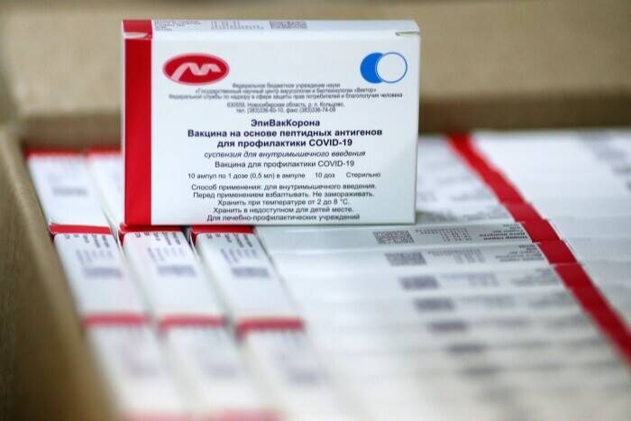 Более 1,2 млн доз вакцины "ЭпиВакКорона" направлено в регионы РФ
