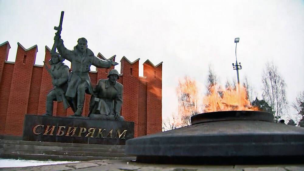 Патриотическая акция "Защитники Москвы" прошла у мемориала воинам-сибирякам