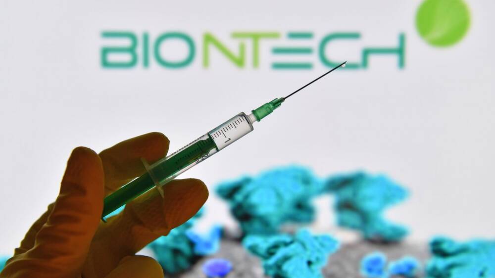 В BioNTech заявили, что смогут создать вакцину против омикрон-штамма