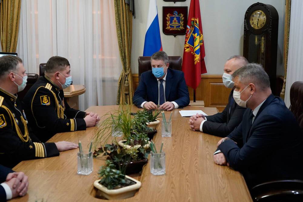 Брянский губернатор встретился с командиром подводной лодки