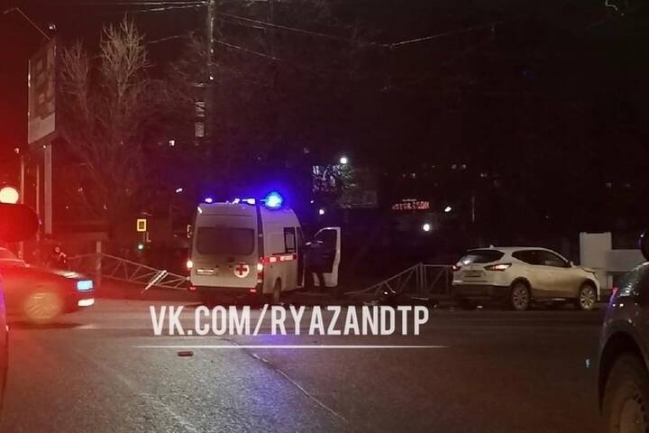 В центре Рязани машина скорой помощи попала в ДТП