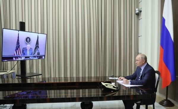 СМИ узнали темы предстоящего разговора Владимира Путина и Джо Байдена