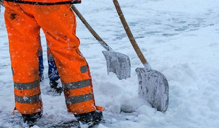 Петербуржцев рассердила некачественная уборка снега на фоне отчета комблага