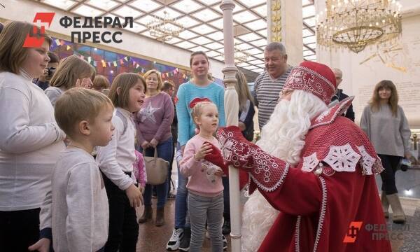 По всей России сказочные персонажи поздравляют детей с Новым годом