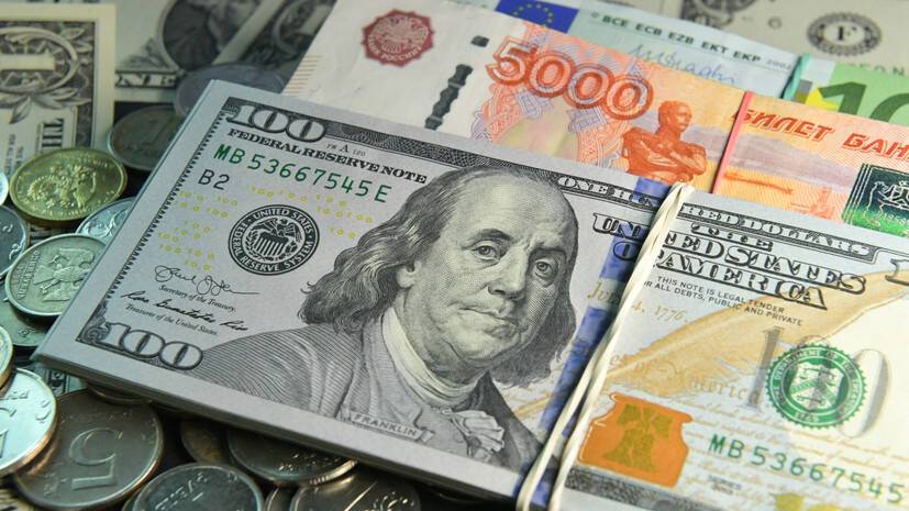 «Достойный результат»: как менялся курс рубля в 2021 году