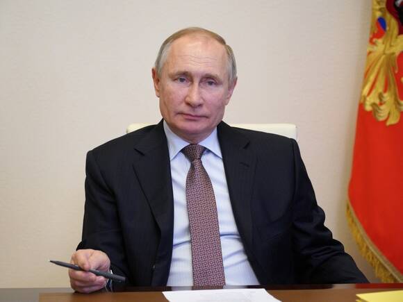 Путин дал госслужащим еще год на отказ от иностранного гражданства