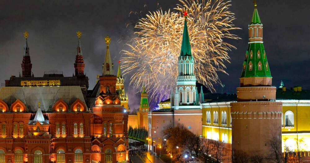 Хризантемы и пальмы: новогодний салют запустят в 26 точках Москвы