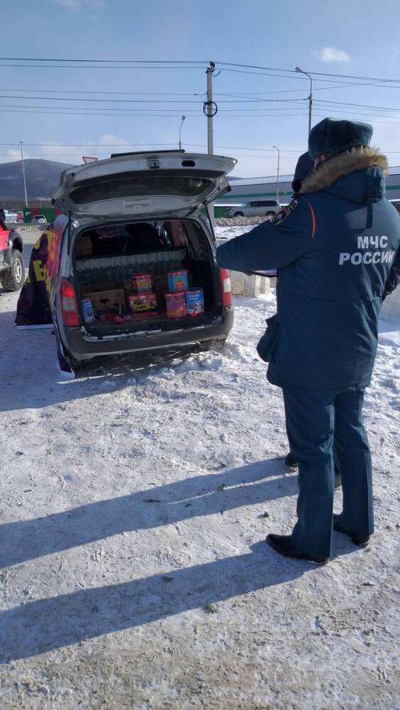 Торговлю взрывной "Вакциной" из багажника пресекли в Южно-Сахалинске