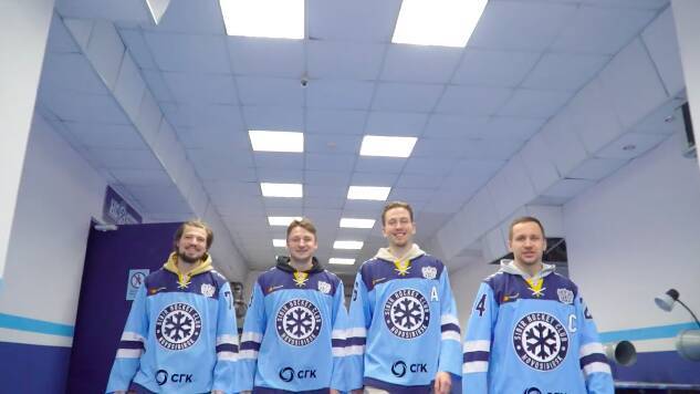 Хоккеисты «Сибири» спели гимн клуба в честь Нового года