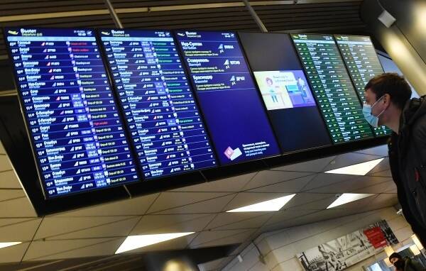 В аэропортах Москвы задержали или отменили более 150 рейсов