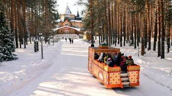Министр Фальков исполнил мечту 11-летней девочки и организовал ей поездку в гости к Деду Морозу в Великий Устюг