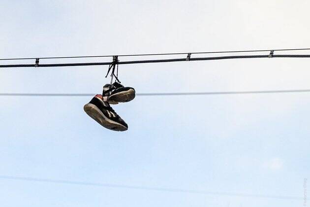Чьи кроссовки висят на проводах Читы: наркоторговцев или убитых бандитов?