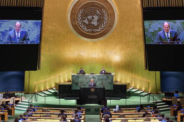 Генсек ООН назвал неэффективным закрытие границ из-за штамма «омикрон»