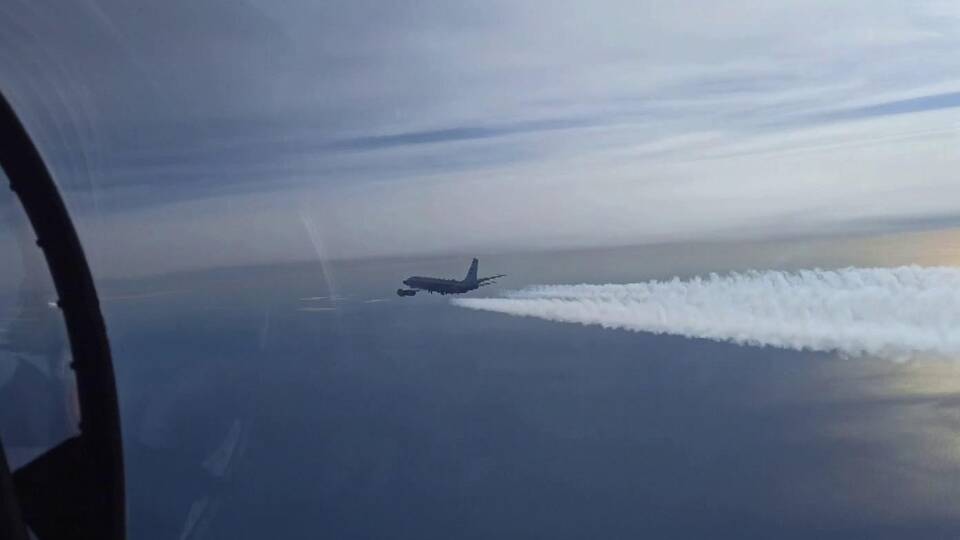 Су-27 и Су-30 подняты в воздух из-за обнаружения американских самолетов-разведчиков