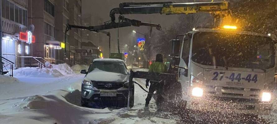 ГИБДД Петрозаводска эвакуировала 16 мешавших уборке автомобилей с одной улицы (ФОТО)