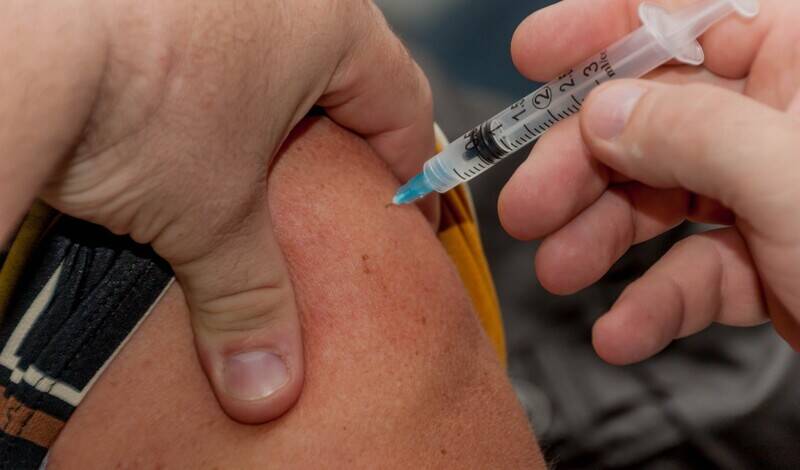 Мурашко рассказал, кто может получить медотвод от вакцинации против COVID-19