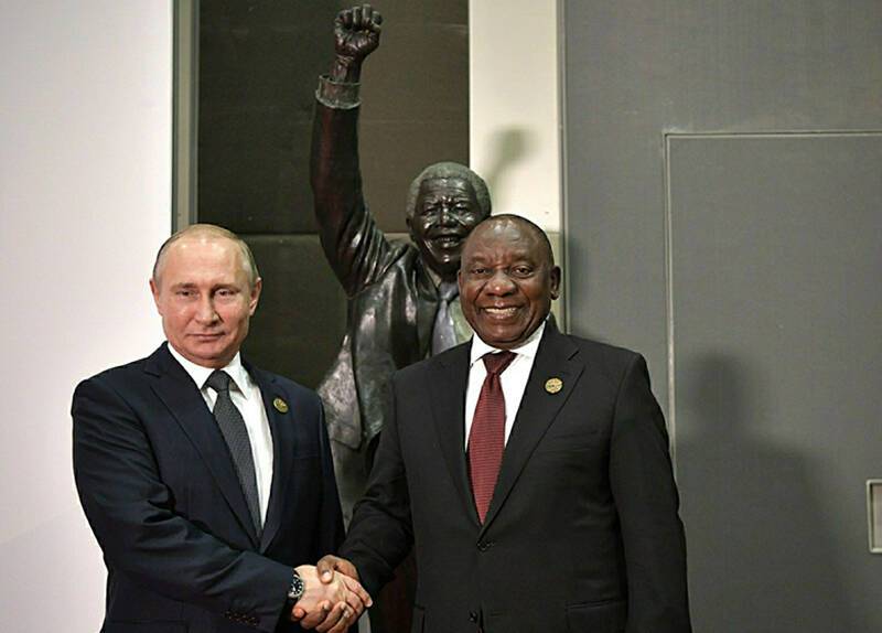 Путин и президент ЮАР обсудили борьбу с коронавирусом