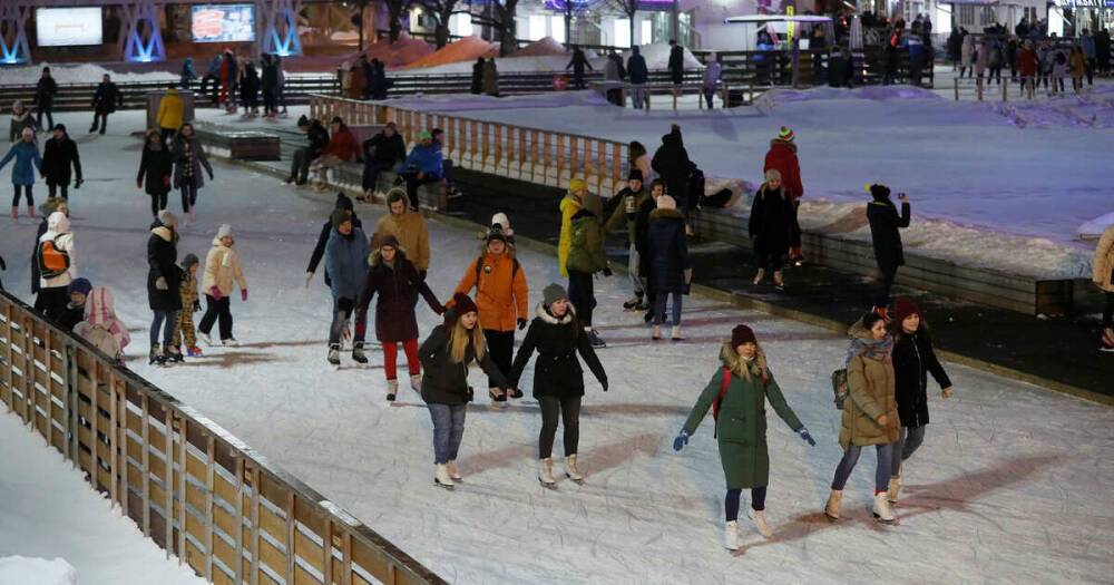 В парках Москвы открылись 20 катков с искусственным льдом