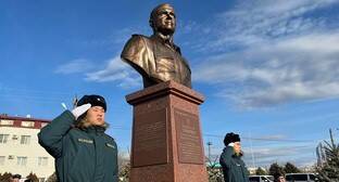 Памятник главе МЧС Зиничеву установлен в Калмыкии