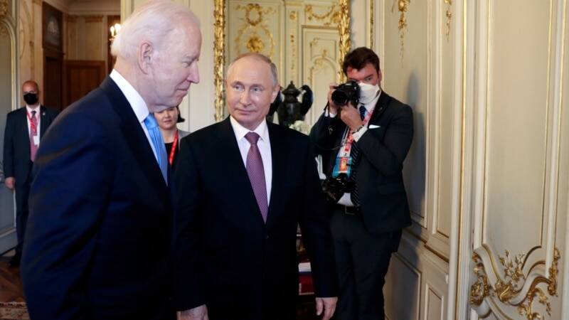 Байден и Путин обсудят ситуацию вокруг Украины во вторник по видеосвязи