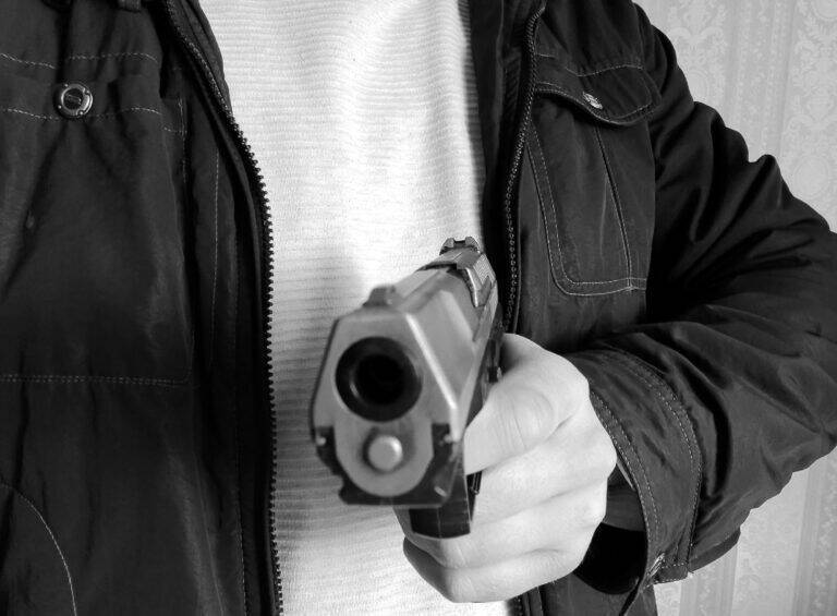 В Башкирии двое местных расстреляли полицейского из его же пистолета - Русская семерка