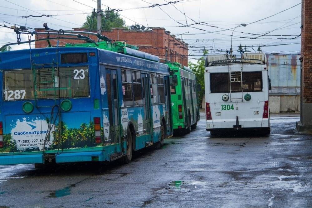 Новосибирские троллейбусы продолжают бить током пассажиров