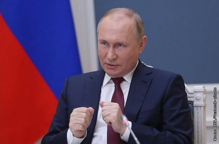 Путин заявил, что РФ не идет по пути принуждения в вопросе прививок
