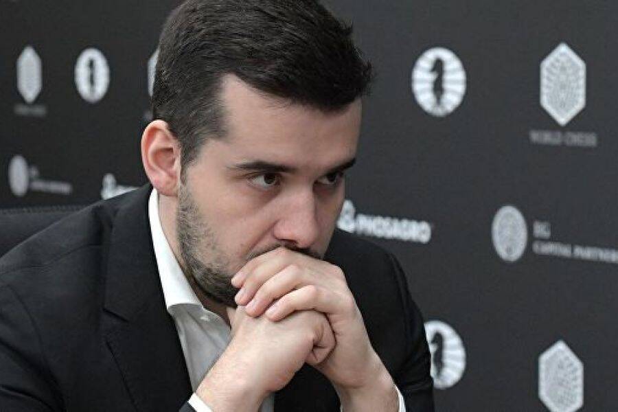 Непомнящий проиграл Карлсену в восьмой партии матча за мировую шахматную корону