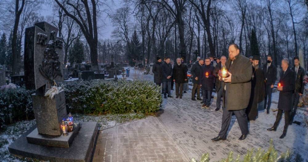 Стефанчук в Варшаве почтил память жертв Голодомора и воинов УНР