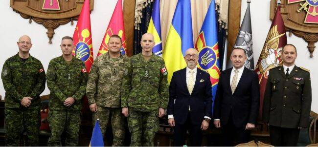 «А канадцам — Змеиный остров»: министр обороны Украины казенные земли разбазаривает