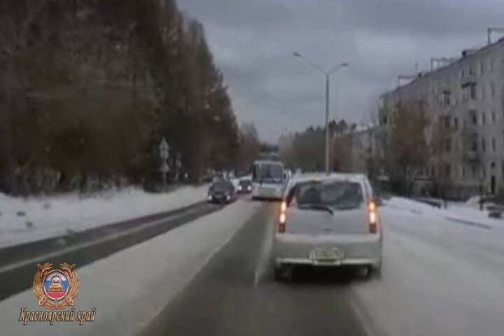 Водителя маршрутки оштрафовали на 1,5 тысячи рублей за выезд на встречку в Красноярском крае